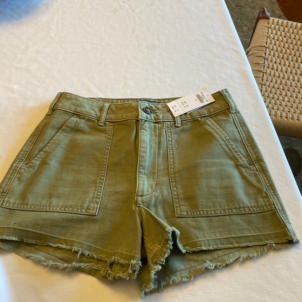 Abercrombie green khaki High rise shorts nwt 25 / 0